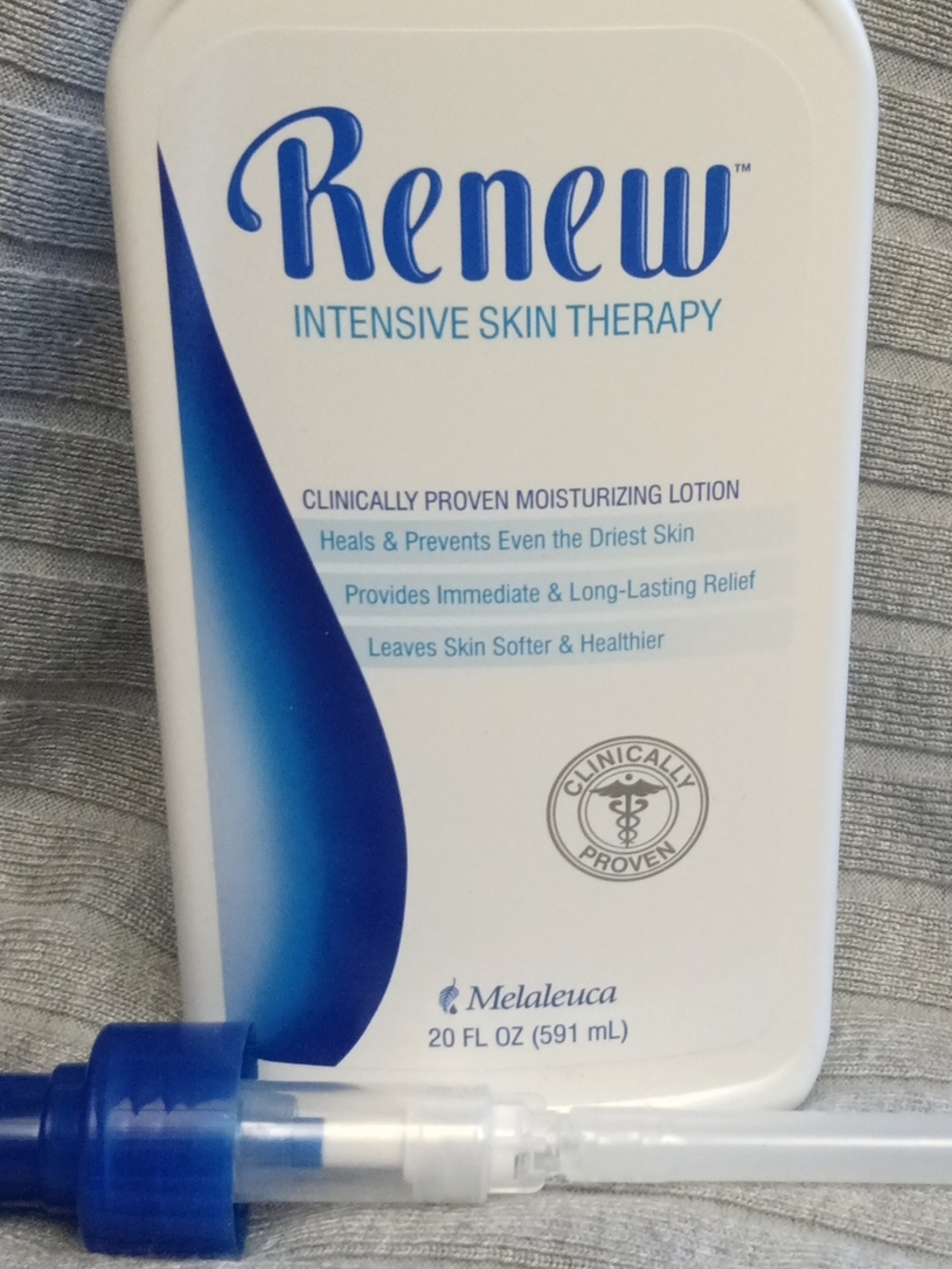 Intensive Skin Therapy Moisturizing Lotion - White & Blue